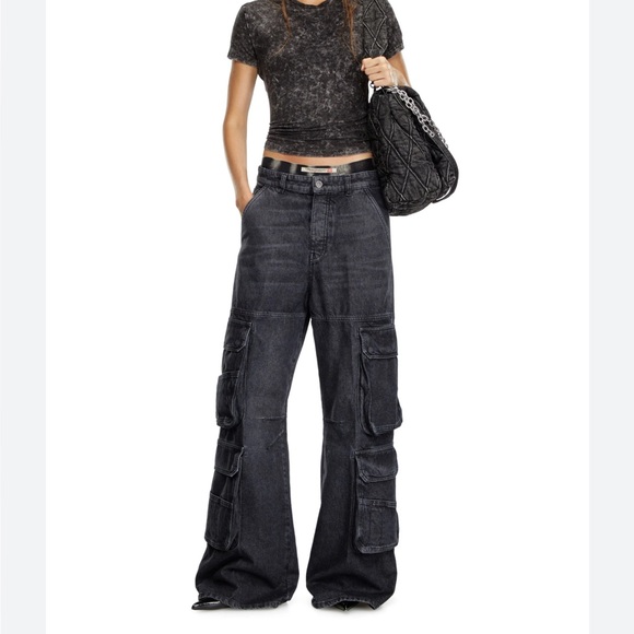 Chic Black Wash Wide Leg Jeans With Cargo Pockets Detail - Picture 5 of 5
